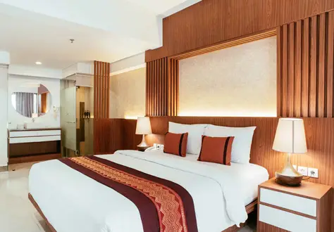 Signature Pool Access Rooms